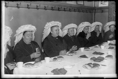 Op initiatief van de Noordbrabantse Christelijke Boerenbond werd een studiedag voor de leidsters van Boerinnenbonden gehouden in Tilburg in 1930.