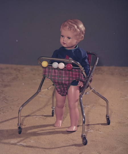 Pop in een looprek, Schijnel 1966