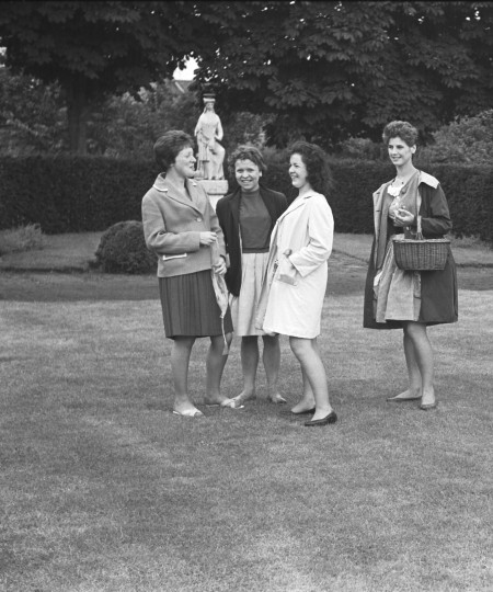 Vrouwelijke werknemers van Jansen de Wit, Schijndel 1961 (foto: Fotopersbureau Het Zuiden, collectie BHIC nr. 1632-004360)