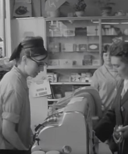 Filmstill uit Dorpsfilm Fijnaart 1964 (collectie Heemkundekring Fijnaart en Heijningen)