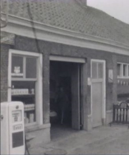 Filmstill uit Dorpsfilm Sleeuwijk 1965/1966 (collectie Streekarchief Langstraat Heusden Altena nr. 387)