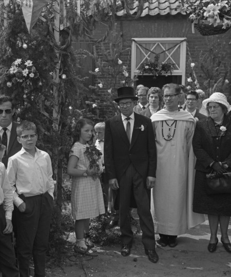 Eerste Heilige mis van Jan Somers, Vorstenbosch 1966 (foto: Fotopersbureau Het Zuiden, collectie BHIC nr. 1656-000048)