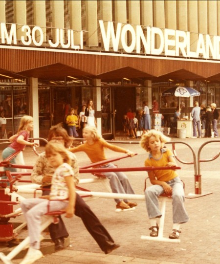 Speeltuin bij Wonderland, Eindhoven1976 (foto: Stichting Eindhovens vakantiecomité, collectie RHC Eindhoven nr. 0006208) 