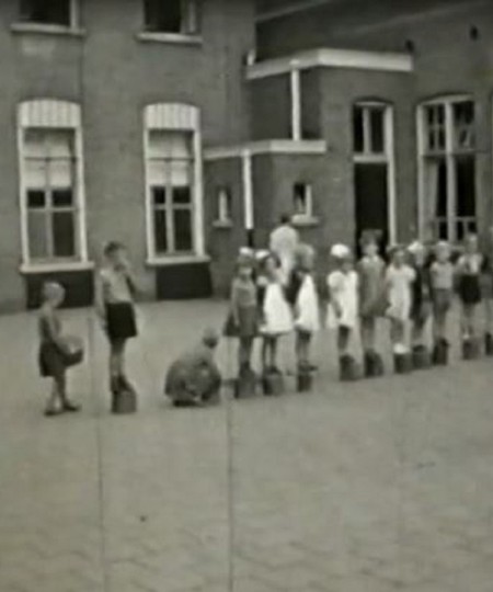 Filmstill uit Dorpsfilm Den Hout, 1956 (collectie BHIC nr. BHIC-000089)