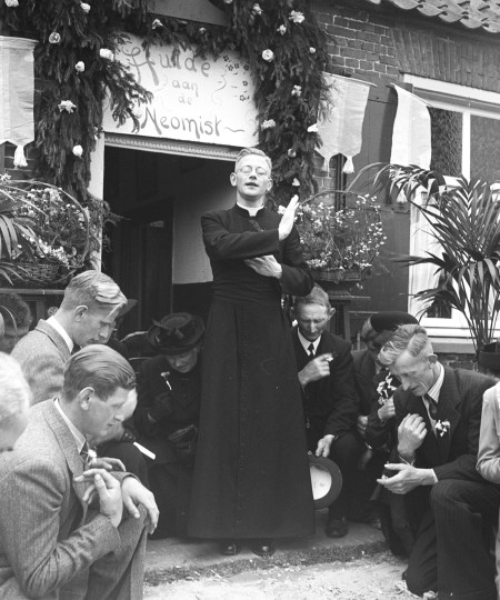 foto: Eerste heilige mis neomist Harrie van Weert, Schijndel  1949 (Het Zuiden, collectie BHIC nr. 1632-003998)