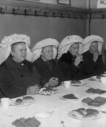 Op initiatief van de Noordbrabantse Christelijke Boerenbond werd een studiedag voor de leidsters van Boerinnenbonden gehouden in Tilburg in 1930.