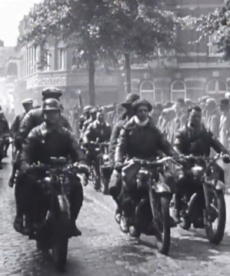 Filmstill uit Motorrit, Hilvarenbeek 1933 (F0004-17)