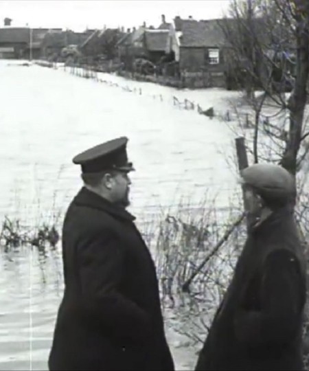 Filmstill uit Dijkdoorbraak, Raamsdonk 1931 (OB-018)