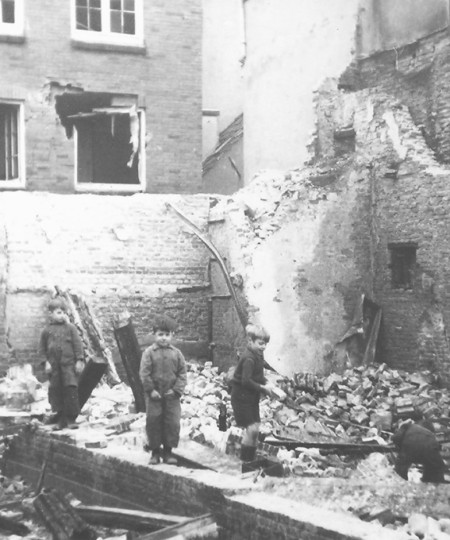 Raadhuisstraat, Roosendaal 1944 (foto: Jan Sturm, collectie West-Brabants Archief nr. K04716) 