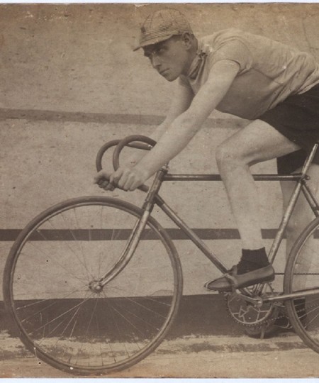 Wielrenner Cor Wals op de T.W.E.M., Goirle jaren 20 (foto: fotograaf onbekend, collectie Regionaal Archief Tilburg nr. 012072)