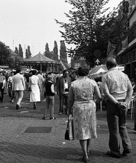 Kermis op de markt, Boxtel jaren 90 (foto: Mies den Otter, collectie BHIC nr. 1914-008170)