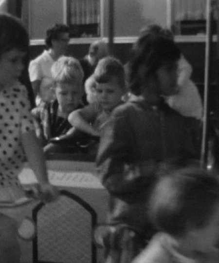 Filmstill uit een film van Bert Maas, Erp ca. 1963 (beeld: Bert Maas, collectie BHIC nr. ERP-009) 