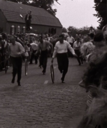 Repen tijdens de kermis, Luyksgestel 1960 (bron: H.A. van Zoelen, collectie BHIC nr. TEMP-28)