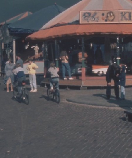 Kermis, Zevenbergen ca. 1980 (filmstill: Heemkunde Zevenberschen Hoek, collectie BHIC nr. HKKZEV-21)