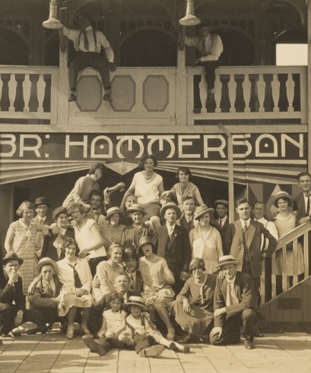 'Wembley Attractie' van de gebroeders Hommerson uit Ginneken, Waalwijk 1929 (foto: maker onbekend, collectie Streekarchief Langstraat Heusden Altena nr. WAA14329)