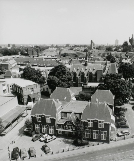 Gedeelte van het voormalige Groot Ziekengasthuis met het Mariapaviljoen, 's-Hertogenbosch 1997 (foto: Albert Schreurs, collectie Erfgoed 's-Hertogenbosch nr. 0057678)