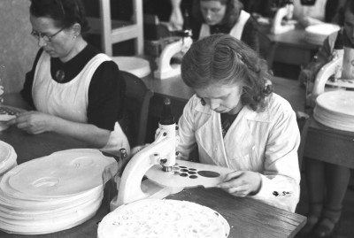 De hostiebakkerij was gevestigd bij het Instituut voor Doven, Sint-Michielsgestel 1947
