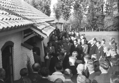 Inzegening kleedlokaal voetbalvereniging de Zwaluw, Vught 1947