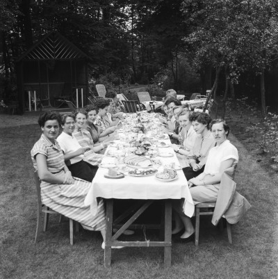 Brabantse koffietafel bij de familie Petit, Vught 1954