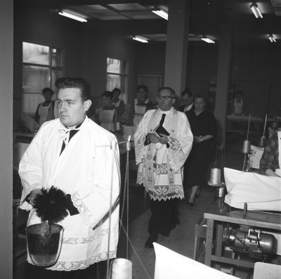 Opening en inzegening confectieatelier Theukam, Veghel 1957