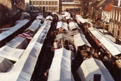 De wekelijkse warenmarkt op vrijdagmorgen, Boxtel ca. 1984