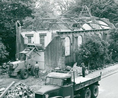 ...en niemand kon toen bevroeden dat enkele jaren later de eerste kerken werden gesloopt. En het einde van een tijdperk was aangebroken. 