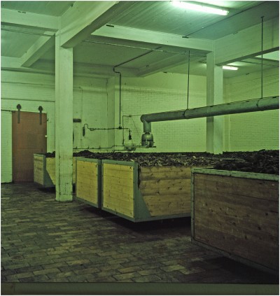 Grondstoffen staan klaar om verwerkt te worden in de fabriek. Veldhoven, ca. 1955-1970