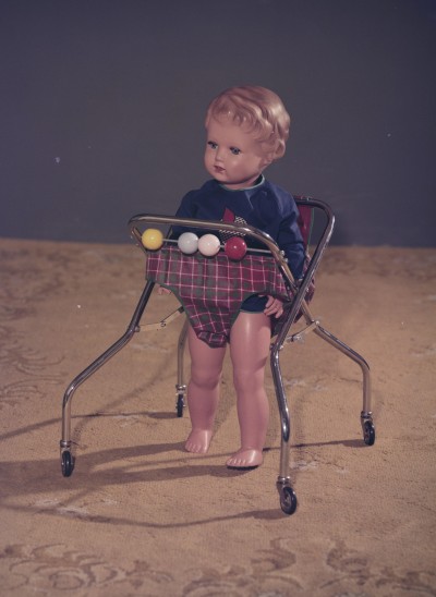 Pop in een looprek, Schijnel 1966