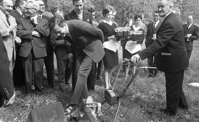 De Werktuigendag wordt geopend door prins Claus. Liempde 1969