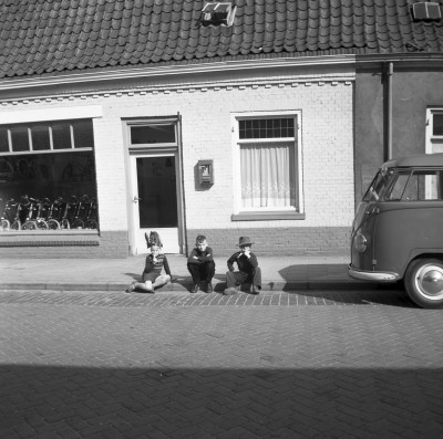 Voor de fietsenzaak van Cor van Velthoven, Veghel ca. 1955