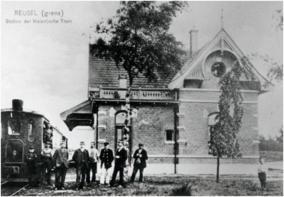 Het grenswegstation met medewerkers. Reusel, ca. 1910