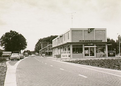 De grensovergang, met rechts grensservicehuis Belresto
