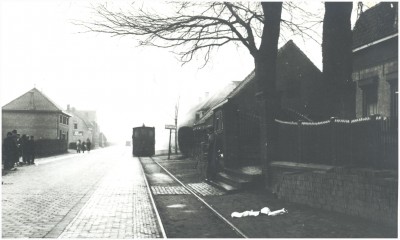 De tramrails van de tram naar Reusel, in de Dorpsstraat