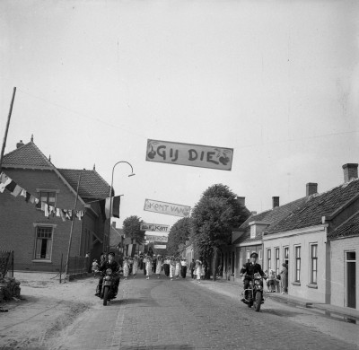 Een feest waar Udense mensen en bezoekers van ver daarbuiten welkom worden geheten (foto: Fotopersbureau Het Zuiden, collectie BHIC, nr. 1672-003866)