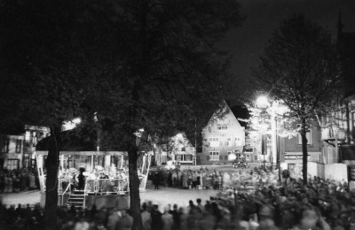 Muziek en volksspelen in het kader van de viering van het tweede lustrum van de bevrijdingsdag. Boxtel, 1955