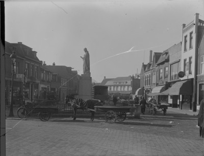 Het Heilig Hartbeeld op het Walplein, Oss 1939 (standbeeld: A. Falise, foto: Fotopersbureau Het Zuiden, collectie BHIC, nr. 1659-000013)