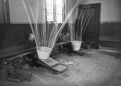 Twee mandenmakers