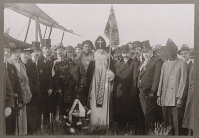 Sint was een pioneer: al in 1919 kwam hij met het vliegtuig in Oosterhout aan. Oosterhout, 1919