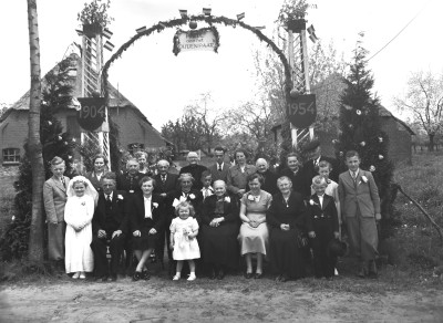 Gouden bruiloft familie H. Verhagen-W.Bouwmann, Schijndel 1954 (foto: Fotopersbureau Het Zuiden, collectie BHIC nr. 1632-004095) 