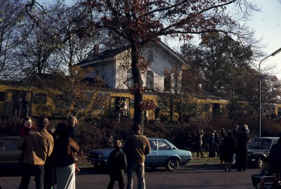 Eind jaren 70 koos Sinterklaas de trein als vervoersmiddel naar Vught. Vught, ca. 1976-1978