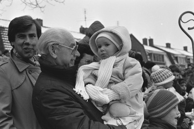 Omstanders wachten op Sinterklaas. Grave ?