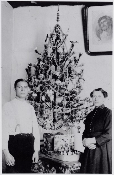 Kerstmis, Goirle 1920 (foto: W. Couwenberg, collectie Regionaal Archief Tilburg nr. 046056)