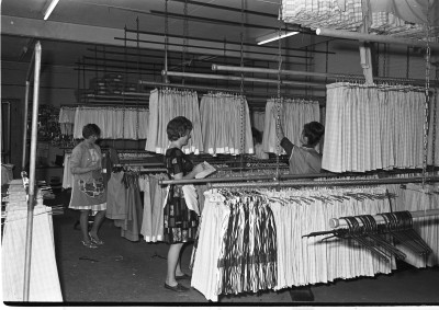 Gereed maken van de orders, Geffen 1964 (foto: Fotopersbureau Het Zuiden, collectie BHIC nr. 1636-000364)