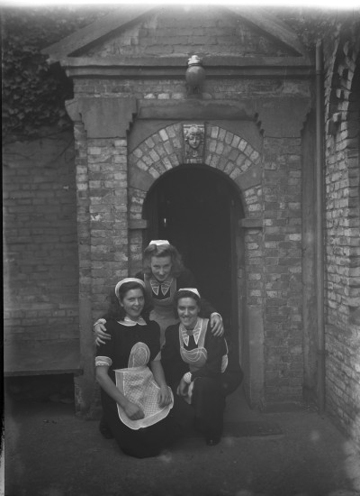 Dienstmeisjes in Nuland, 1947