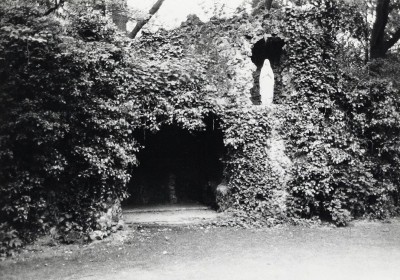 Lourdesgrot, gebouwd in 1917. Stapelen, 1980