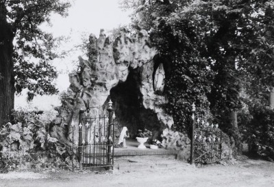 Lourdesgrot in Etten-Leur, gebouwd rond 1902/1903. Etten-Leur, 1989