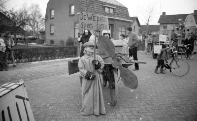 De kinderoptocht bij het Carnaval in Wijbosch, Schijndel. ?