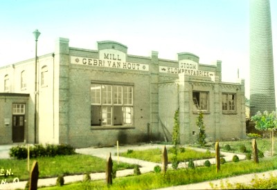 Pand van de klompenfabrikant Van Hout, Mill ca. 1921 (foto: Andries Nielen, collectie BHIC nr. DCVAR-000909) 