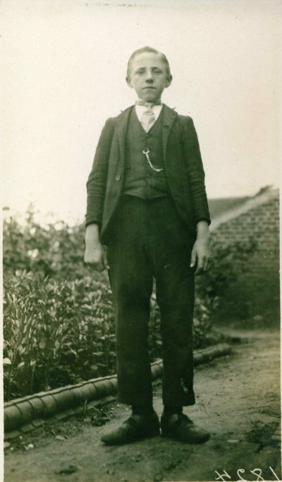 Herman Cornelissen, later kantoorhouder van de PTT Best, Wanroij ca. 1910 (foto: Andries Nielen, collectie BHIC nr. DCVAR-000971) 