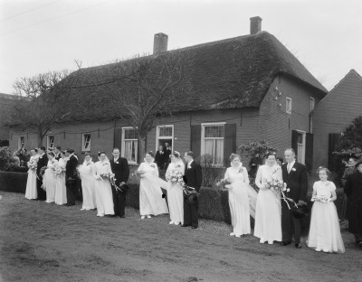 foto: Zesvoudig huwelijk, Heukelom 1954